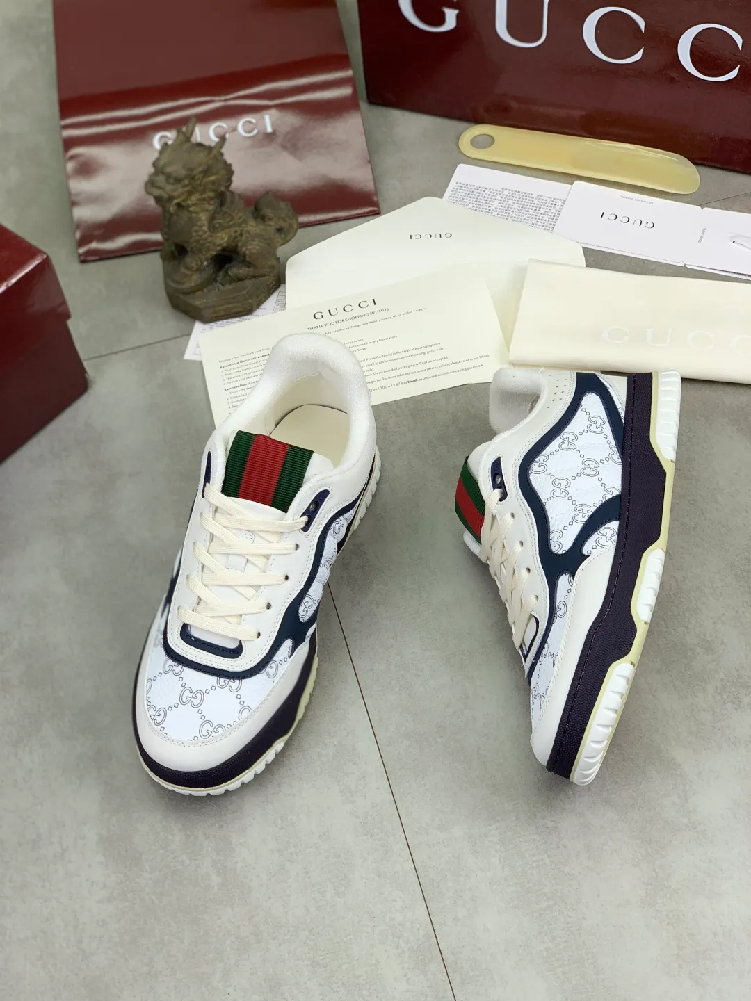 Men's men's shoes 💰P542 new Gucci Gucci couple 🧑‍🤝‍🧑 autumn and winter low-end catwalk casual sneakers, top version! Oil edge craftsmanship. New model for early spring, creating a perfect style, cool and sassy, ​​c-position fashionable wear, classic shoe style with retro and futuristic feel, showing exquisite texture! Open mold to customize high-density outsole. Comes fully packaged. Size: 35-45 Fabric: Imported calfskin punching Lining: Imported original towel lining